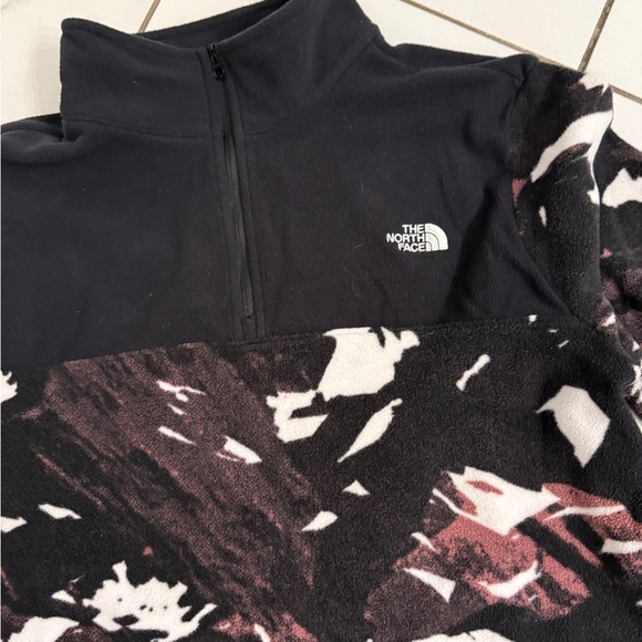 The North Face Black Fleece Pullover - Picture 2 of 3